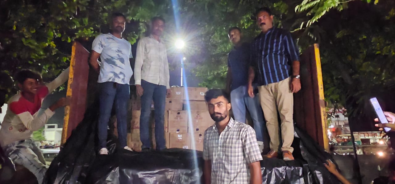 વાંકાનેર બાઉન્ડ્રી નજીક મગફળી ભૂંસાની બોરીની આડમાં દારૂની હેરાફેરી, 14,040 બોટલ દારૂના જથ્થા સહિત 1 કરોડથી વધુની મત્તા કબજે