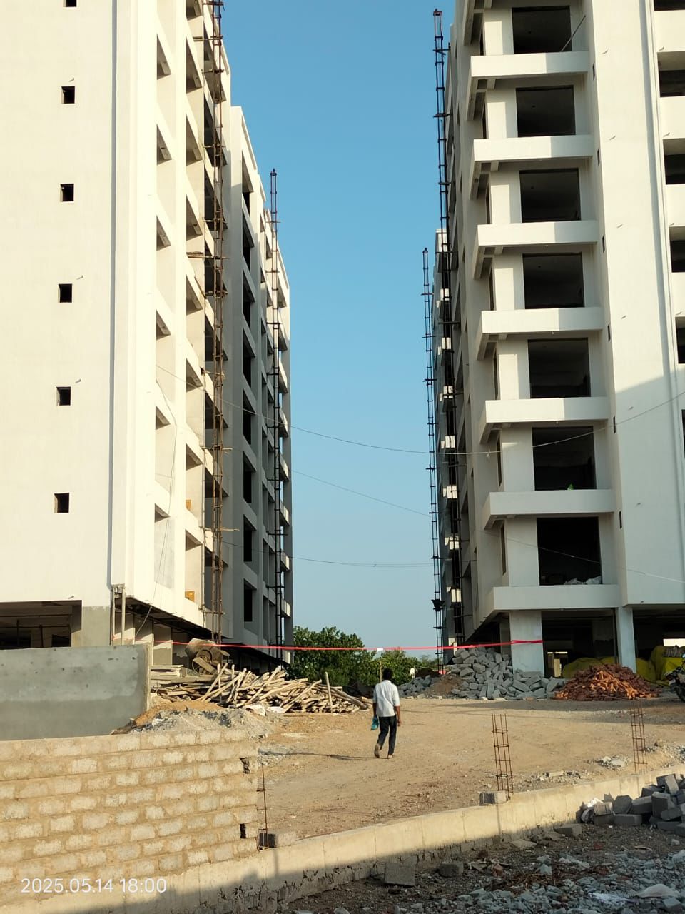 મોરબીના શનાળા ગામ નજીક આઠ માળનું બિલ્ડિંગ સીલ કરાયું