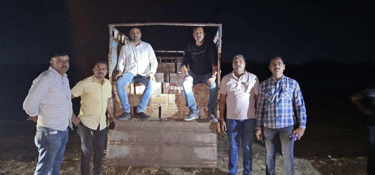 વાંકાનેરના હૉલમઢ ગામે વાડીમાંથી 5.27 લાખનો દારૂ-બિયરનો જથ્થો ઝડપાયો