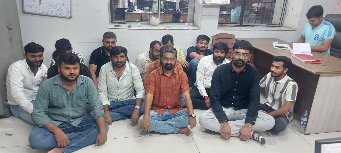 મોરબી દુકાન માંથી જુગારધામ ઝડપાયું