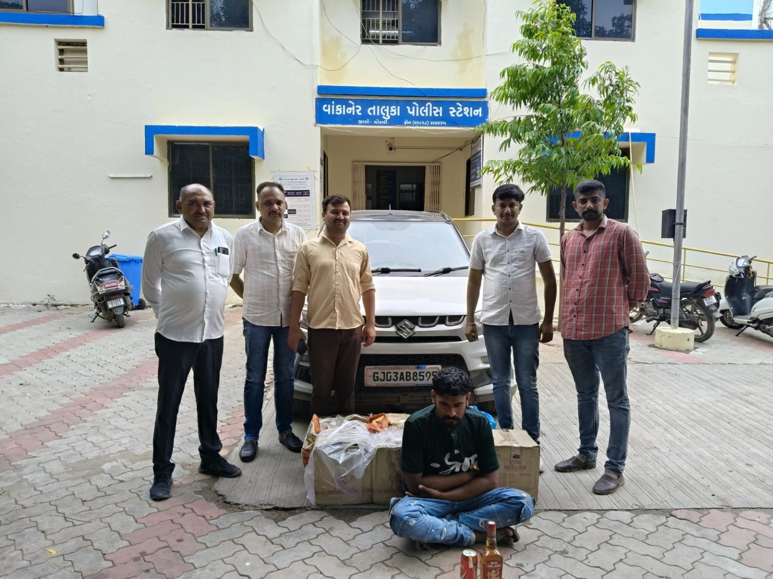 વાંકાનેરના નવા ઢુવા ગામે કારમા વિદેશી દારૂ/બીયરની હેરાફેરી કરતા એક શખ્સ ઝડપાયો