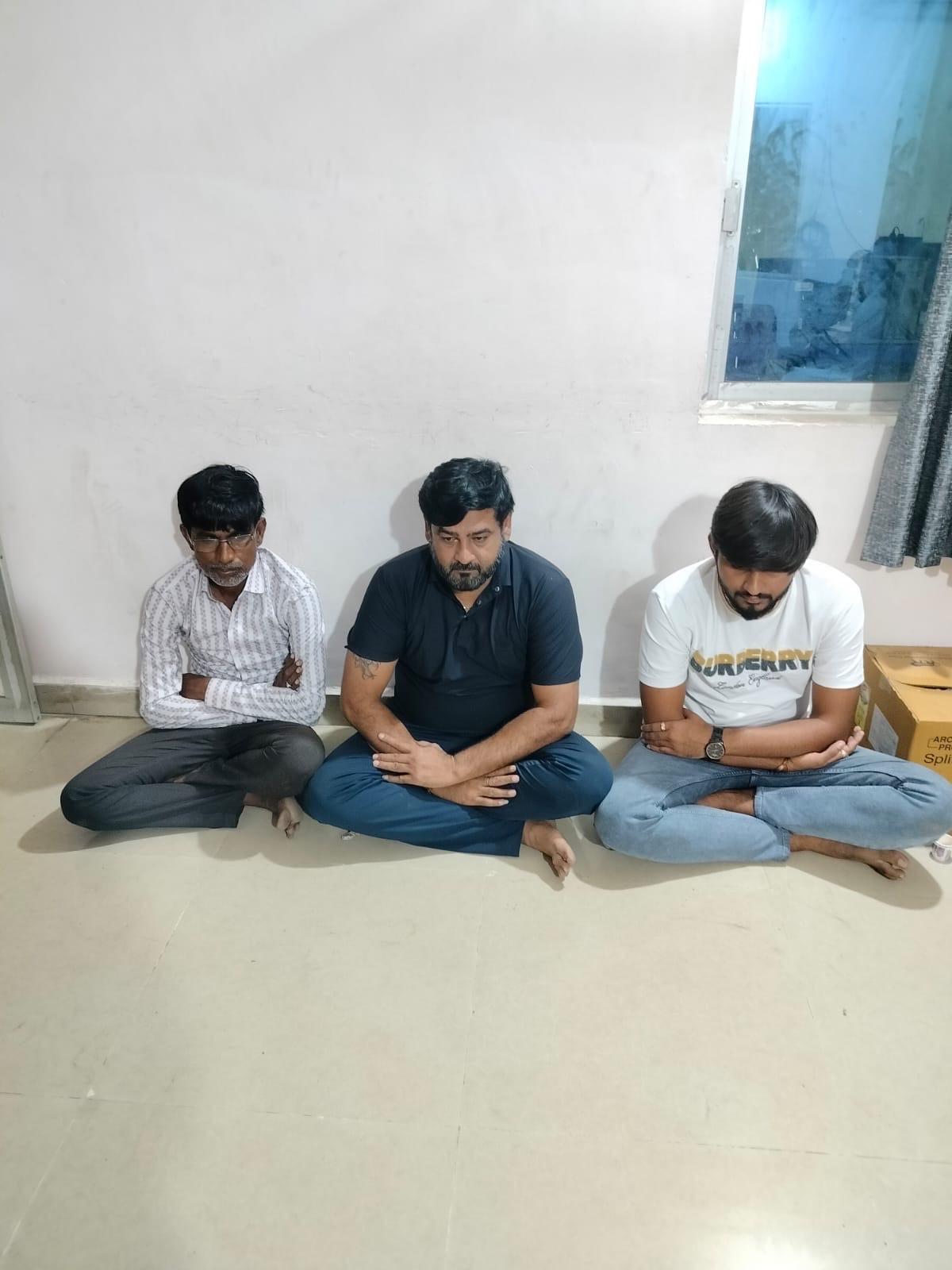 ટંકારાના જબલપુર ગામે કારખાનાની ઓફિસમાં જુગાર રમતા ત્રણ ઝડપાયા, ૨.૮૮ લાખનો મુદામાલ જપ્ત