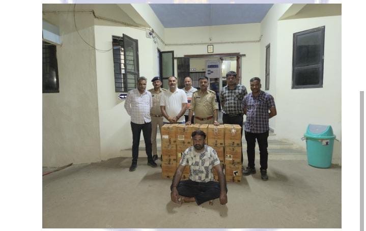 માળિયાના વવાણીયા ગામે સરકારી ગોડાઉન નજીક ઓરડીમાંથી દારૂની ૧૮૦ બોટલ જપ્ત