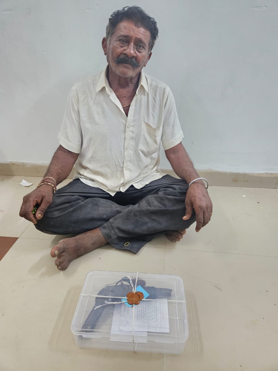 હળવદના કીડી ગામ નજીકથી દેશી તમંચા સાથે એક ઝડપાયો