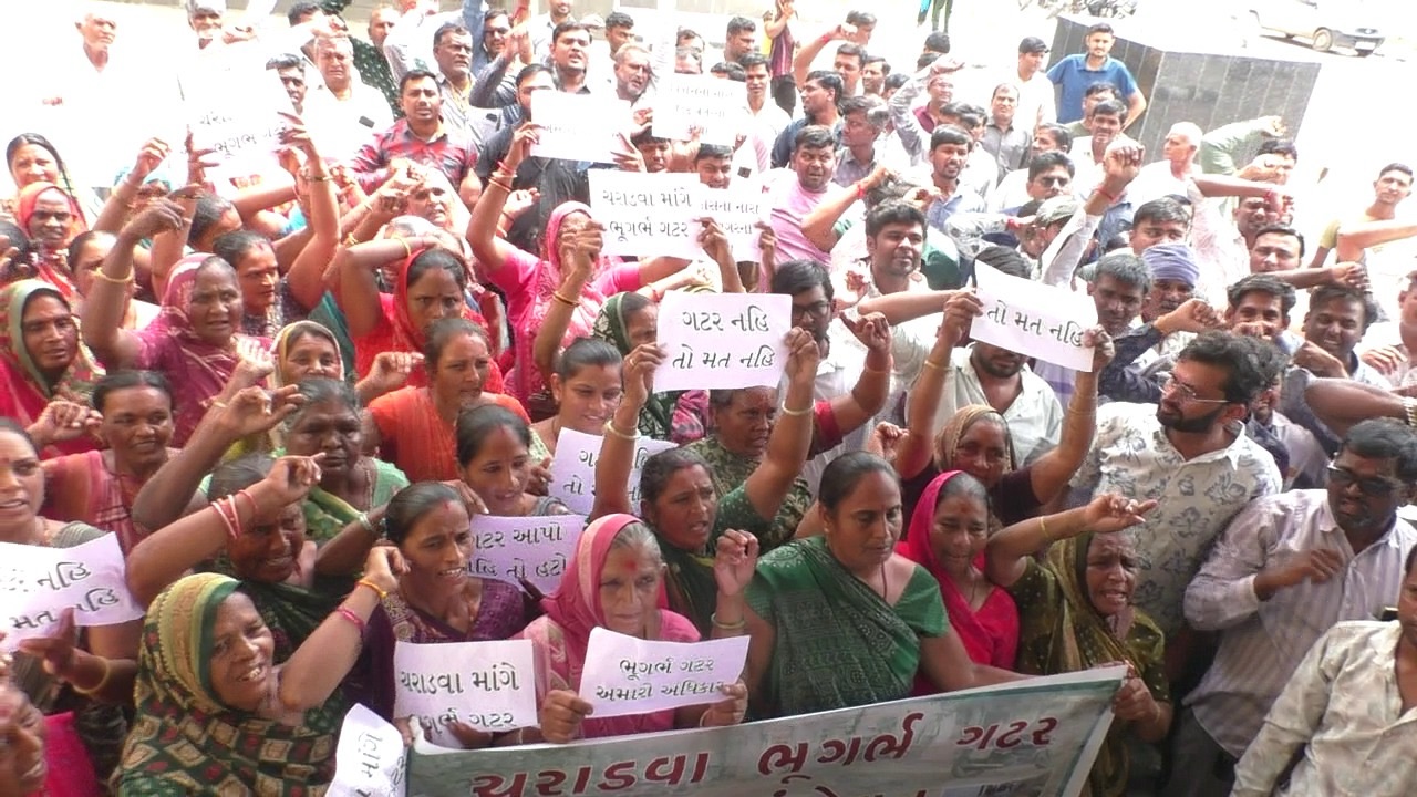 હળવદના ચરાડવા ગામે પ્રાથમિક પ્રશ્નોને લઈને આવેદન આપ્યું
