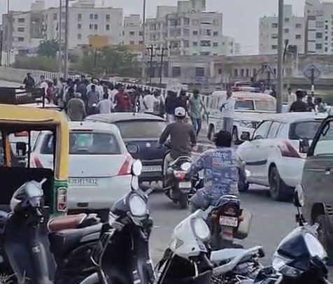 મોરબીના ભક્તિનગર સર્કલ નજીક વૃદ્ધને હડફેટે લઈને મોત નીપજાવનાર ટ્રેલર ચાલક વિરુદ્ધ ફરિયાદ