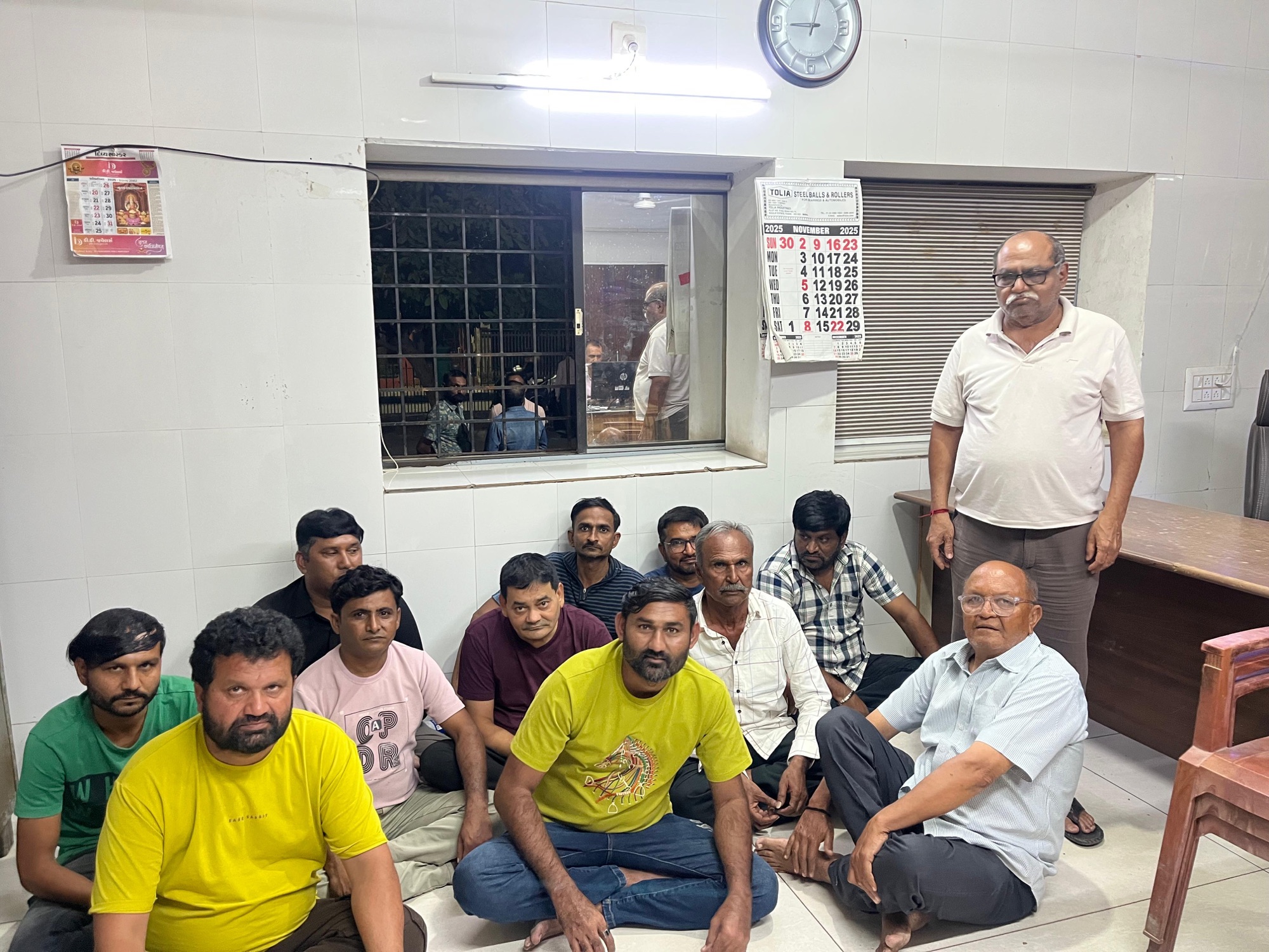 મોરબીના લાતી પ્લોટમાં ઓફિસમાં ધમધમતું જુગારધામ ઝડપાયું: 12 જુગારી પકડાયા