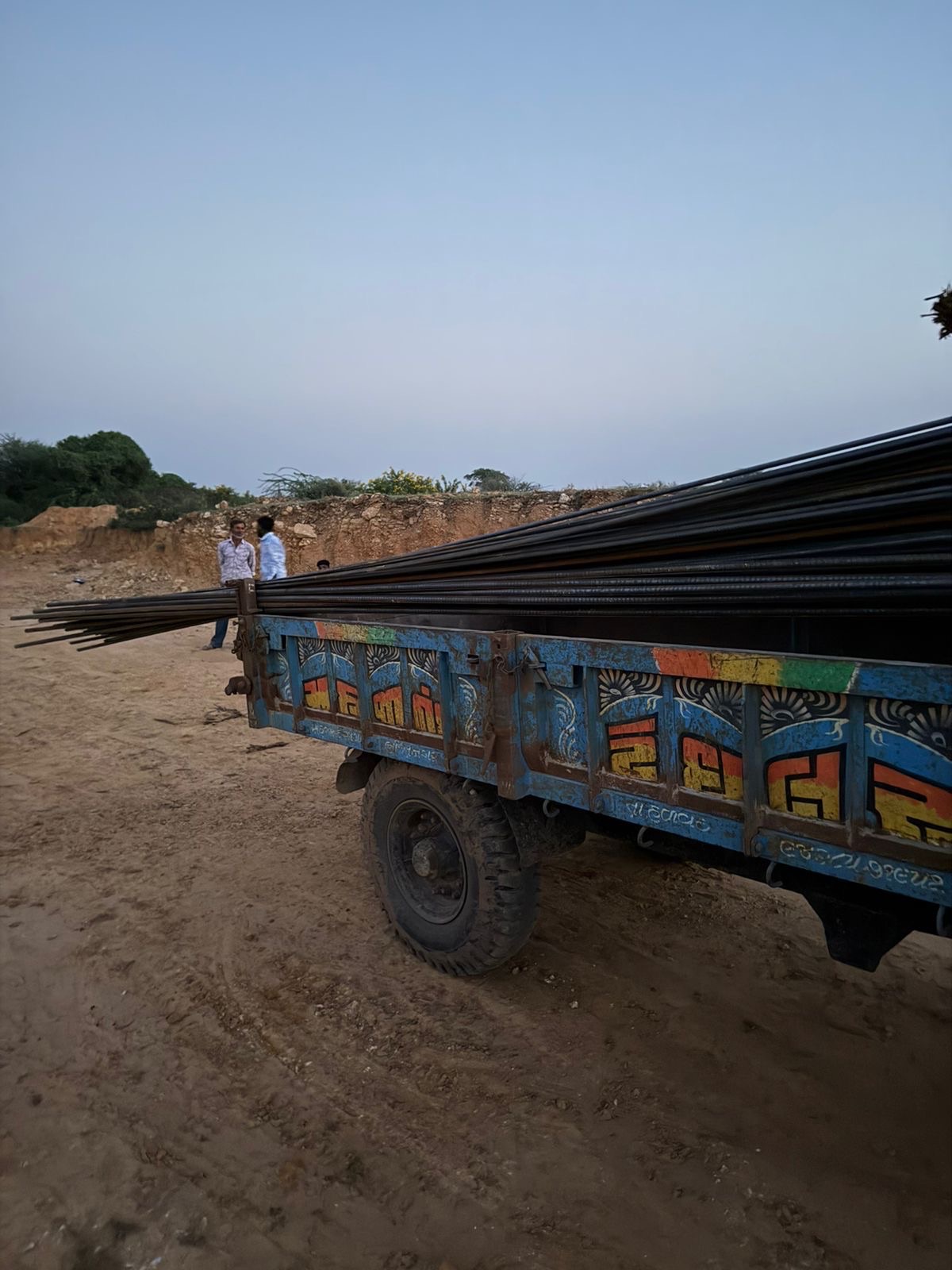 હળવદના કવાડીયા ગામની સીમમાં ટ્રકમાંથી લોખંડ ચોરીનુ કૌભાંડ ઝડપાયું