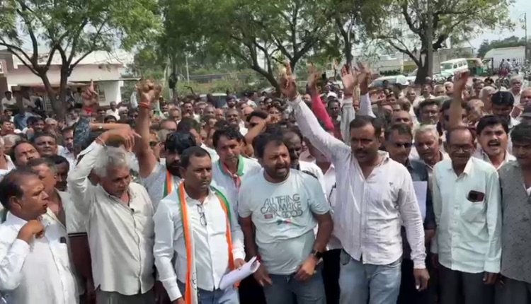 ટંકારામાં પાક નુકશાની વળતર, દેવામાફી સહિતની માંગ સાથે ખેડૂતોએ મામલતદારને આવેદન પાઠવ્યું