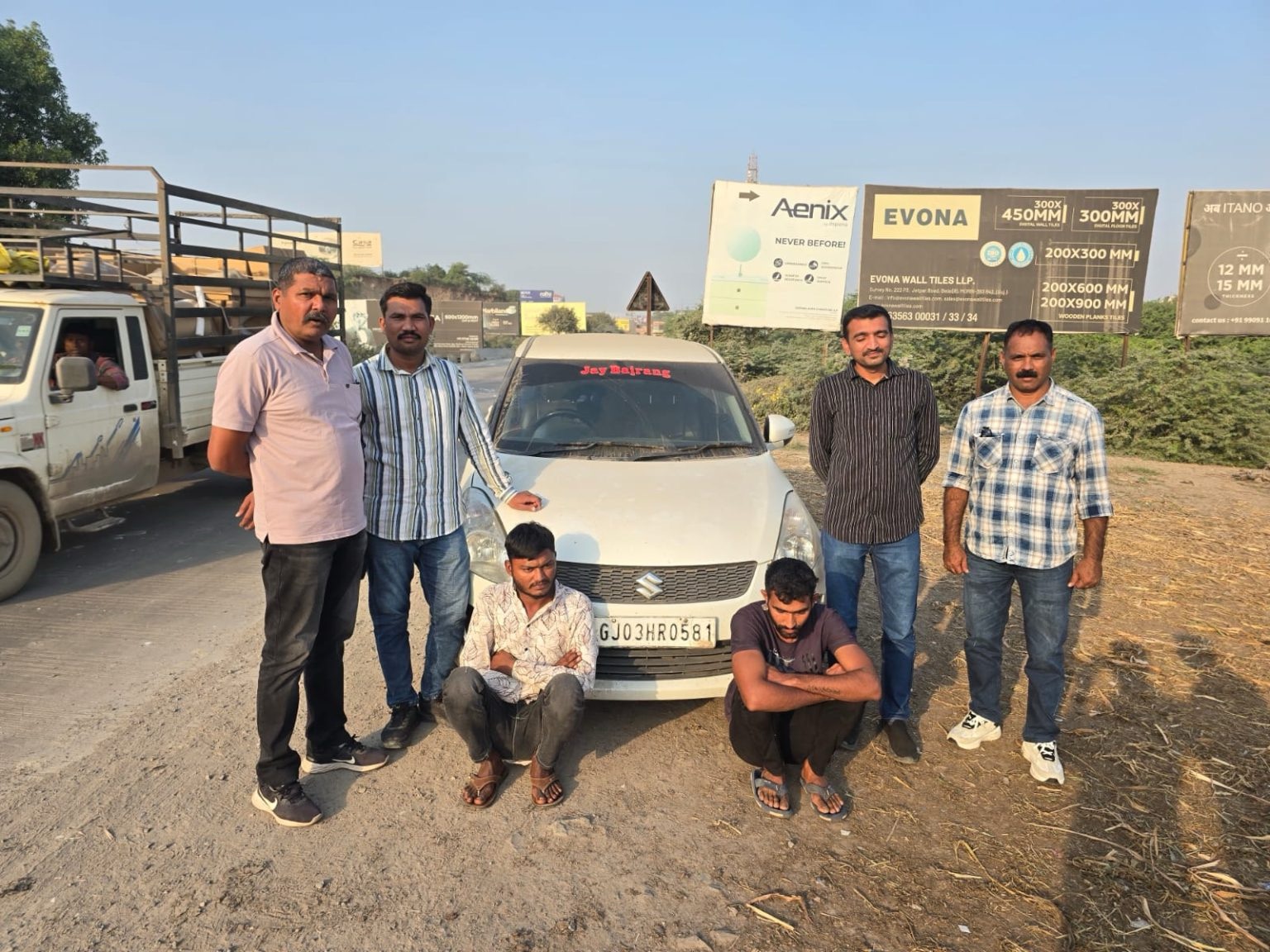 મોરબીના લખધીરપુર રોડ પર ટ્રકમાંથી ડીઝલ ચોરી કરતી ટોળકીના બે સભ્યોને પોલીસે દબોચી લીધા