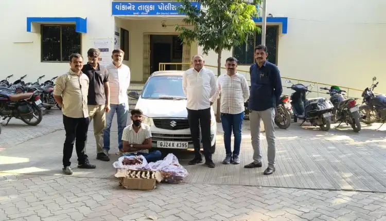 વાંકાનેરના જોધપર નજીક કારમાંથી દારૂની ૨૨૦ બોટલ સાથે એક ઝડપાયો