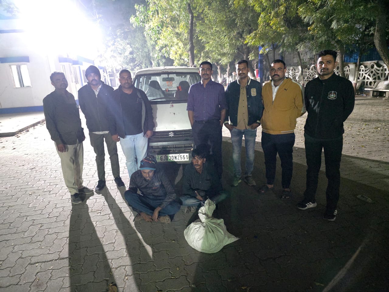 મોરબીના લક્ષ્મીનગર ગામ પાસે ટાવરમાંથી કેબલ વાયરની ચોરી કરનાર બેલડી ઝડપાઇ