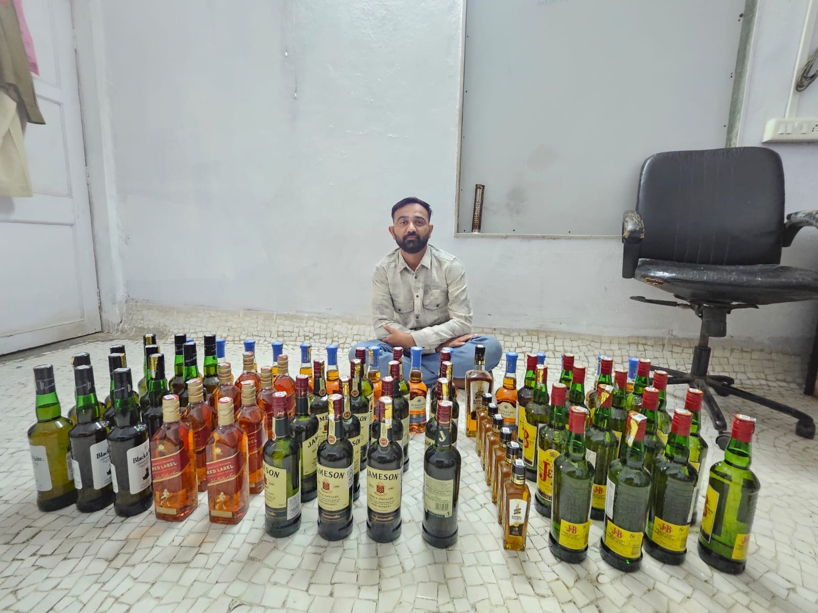 મોરબીના લખધીરપુર રોડ ઉપર ઓરડીમાંથી વિદેશી દારૂની 79 બોટલ સાથે એક ઇસમ ઝડપાયો&nbsp;