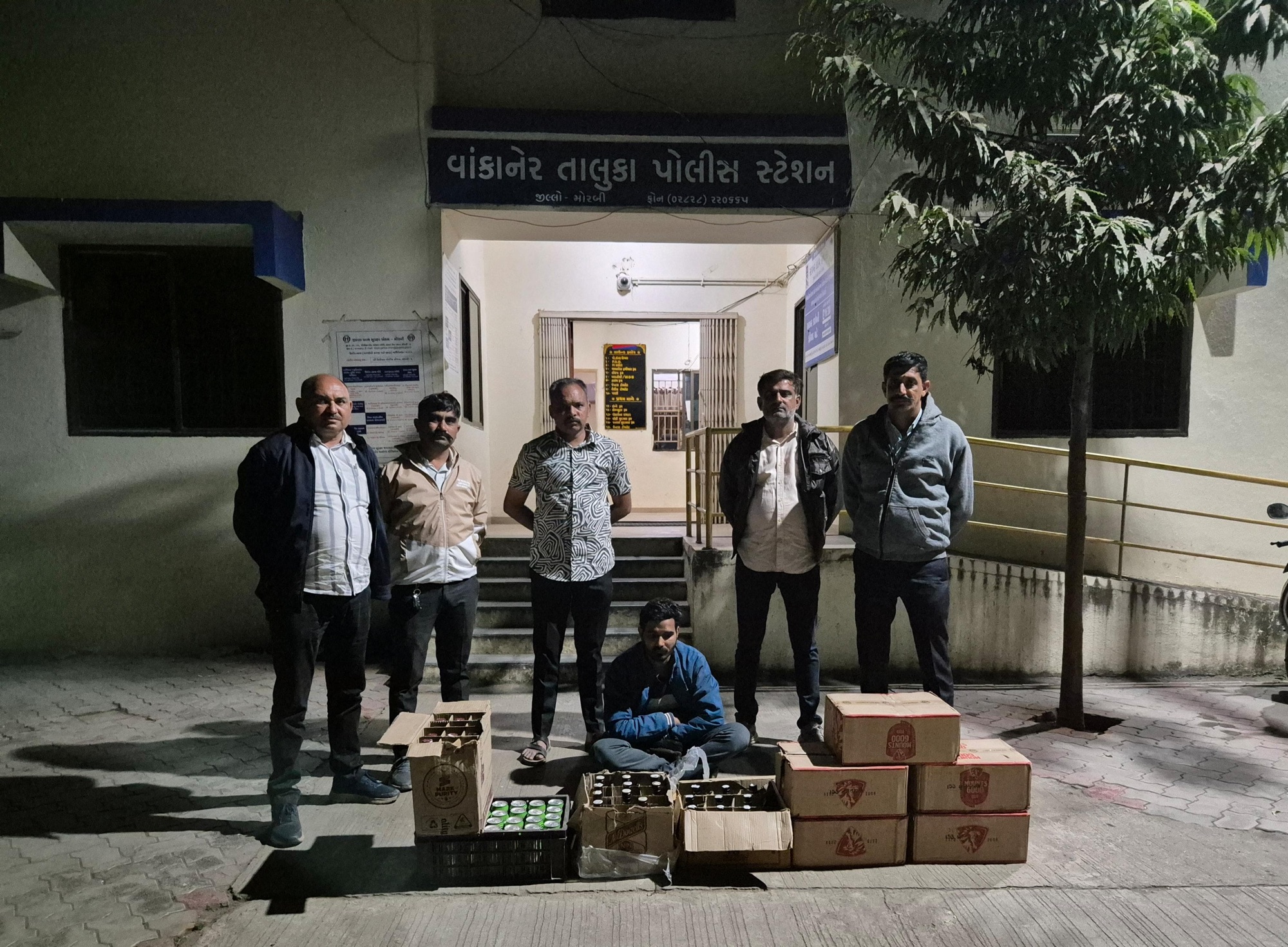 વાંકાનેરમાં સિરામિકના લેબર ક્વાર્ટરમાંથી દારૂ-બીયરનો જથ્થો ઝડપાયો