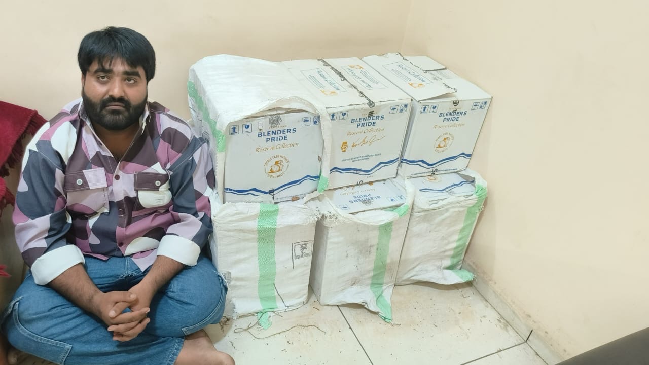 મોરબીના રાજપર રોડ પર વાડામાંથી વિદેશી દારૂની 106 બોટલો સાથે એક ઈસમ ઝડપાયો&nbsp;