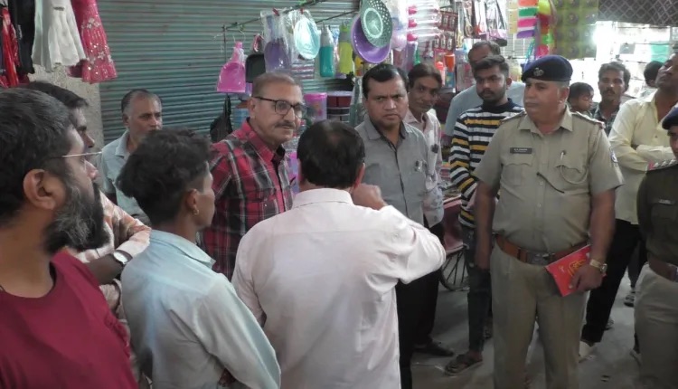 મોરબીની શાક માર્કેટમાં દબાણો વિરુદ્ધ કાર્યવાહી, ૬૫ લારીધારકોને ૨૦ હજારનો દંડ ફટકાર્યો