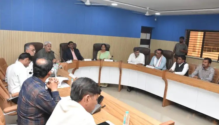 મોરબીમાં જિલ્લા પંચાયત ખાતે ગ્રામ્ય વિસ્તારના વિવિધ કામો બાબતે મંત્રીની સમીક્ષા બેઠક &nbsp;