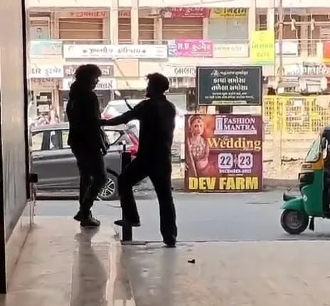 મોરબીમાં લુખ્ખાઓએ કાયદાના લીરેલીરા ઉડાવ્યા, કેપિટલ માર્કેટમાં ડખ્ખા બાદ છરી કાઢી&nbsp;