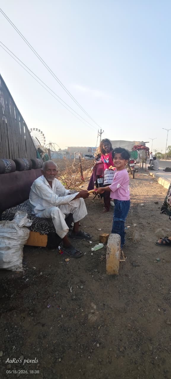 મોરબી નિર્શિવ ફાઉન્ડેશન દ્વારા કાળઝાળ ગરમીમાં ઝૂંપડપટ્ટીના લોકો અને બાળકોને આઈસ્ક્રીમ કેન્ડીનું વિતરણ